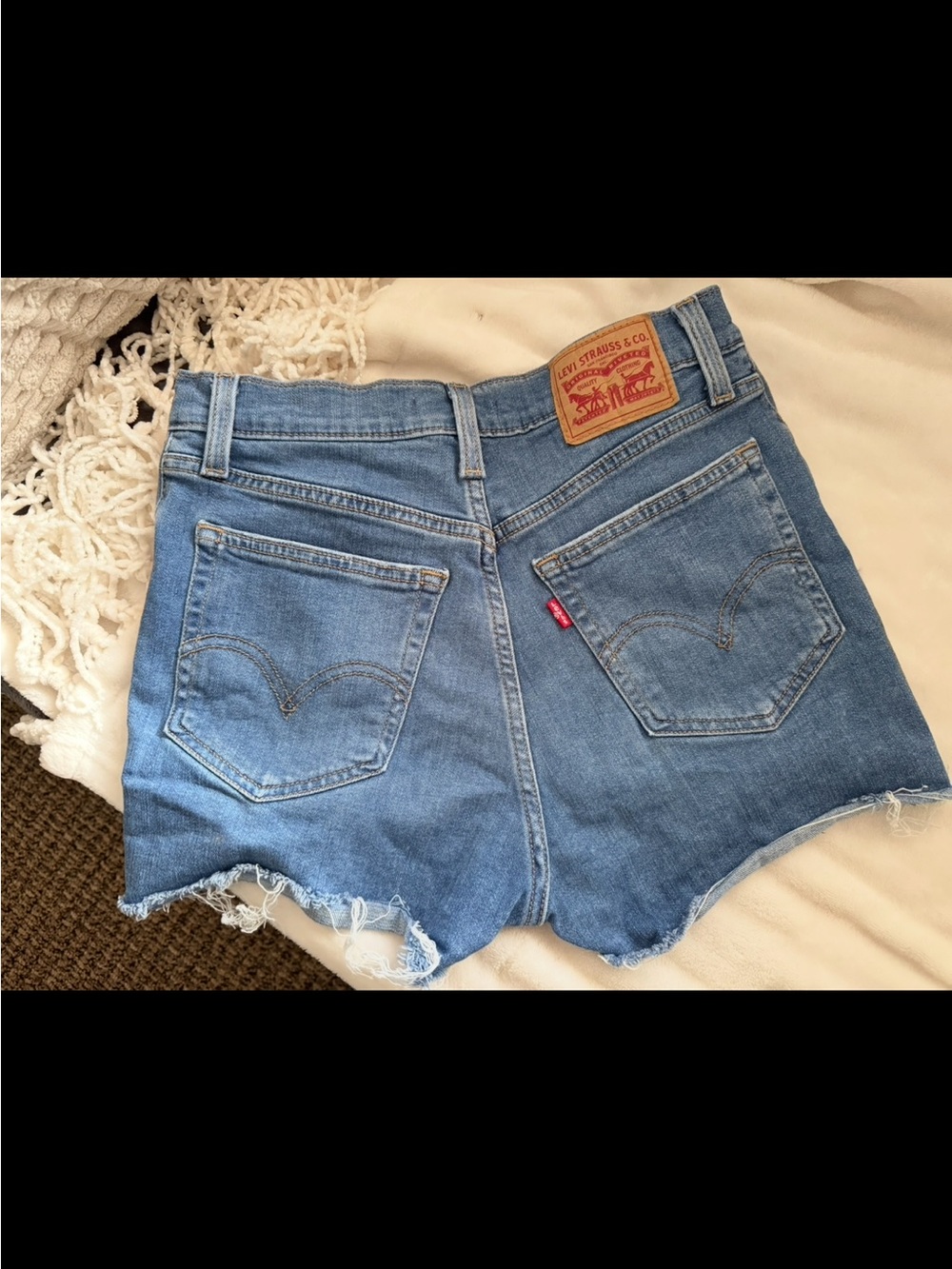 Levi's mid-rise light wash Denim Shorts